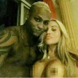 Foto de Jobson, do Botafogo, com loira nua vira destaque na internet. Confira!