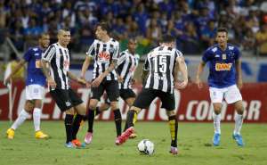 Após eliminação na Copa do Brasil, direção do Santos elogia grupo