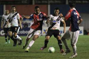 Série B: Paraná terá dupla inédita na defesa e meia Lúcio Flávio contra Vila Nova