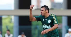 Dorival diz não ser confortável deixar Lúcio no banco do Palmeiras