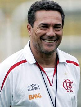 Léo Moura, Gabriel e Eduardo da Silva serão desfalques de Luxemburgo no Flamengo