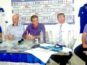 Paulistão: Paulo Roberto é apresentado e Azulão promete time competitivo