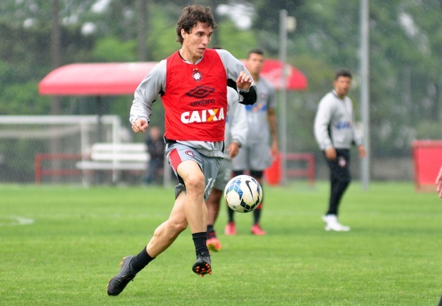 Atlético treina e mantém atenção no sistema defensivo 