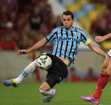 Rhodolfo deve voltar à defesa do Grêmio no clássico contra o Internacional