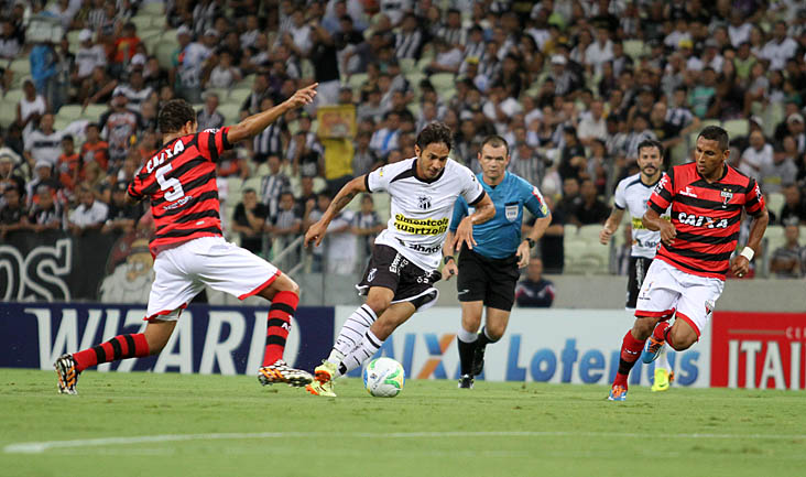 Mesmo se esforçando, o Ceará não conseguiu mais que um empate sem gols