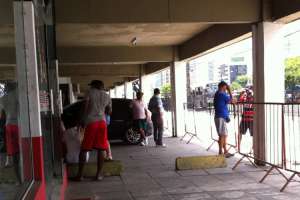 Série B: Cambistas vendem ingressos para Náutico x Santa Cruz com total liberdade