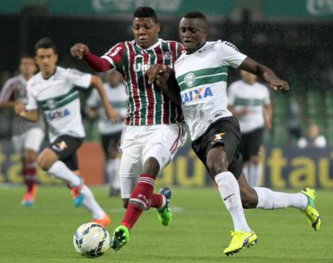 Coritiba e Fluminense fizeram um jogo truncado, mas vitória deixou Coxa fora do G4 nesta 33.ª rodada - Foto: Coritiba - Oficial