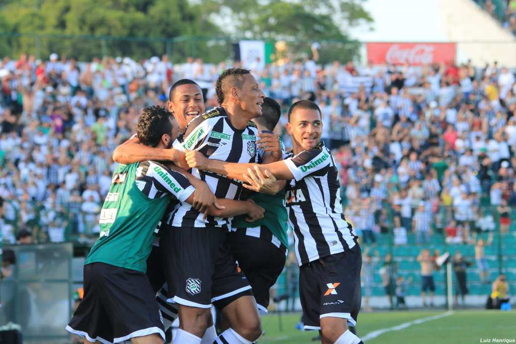 Marcão marcou um golaço de letra na vitória do Figueirense sobre a Chapecoense Marcão marcou um golaço de letra na vitória do Figueirense sobre a Chapecoense