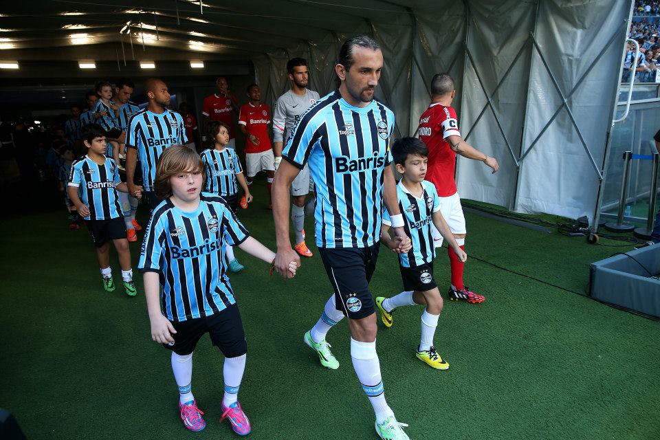 Grêmio 4 x 1 Inter - Goleada, confusão, quebra-pau e fim de jejum... 2 0002050041961 img