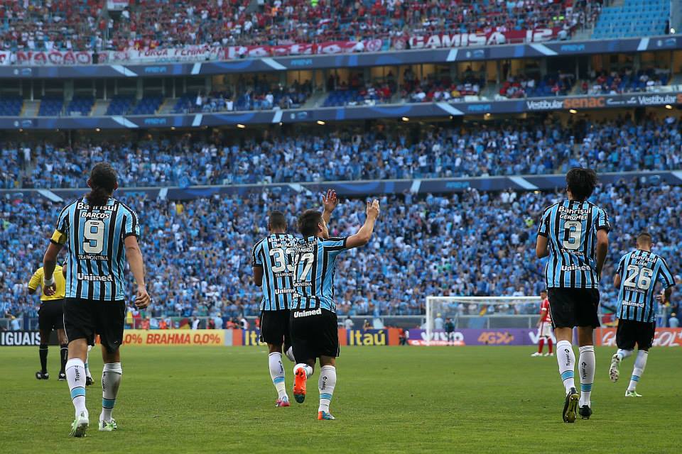 Ramiro comemora segundo gol: Festa na Arena lotada ao fundo - Jefferson Bernardes/ Agência Preview
