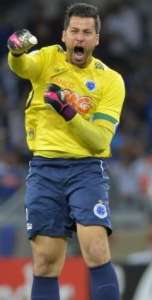 Goleiro Fábio bate a marca de 600 jogos e só fica atrás de dois ex-ídolos do clube: Dirceu Lopes e Zé Carlos