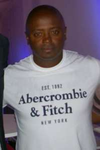 Sem dinheiro, Portuguesa contrata Tico, ex-companheiro de Dener, para ser técnico da base