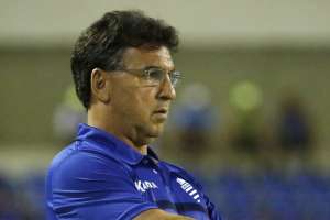 Ex-técnico e jogador da Ponte, Estevam Soares celebra acesso da Macaca