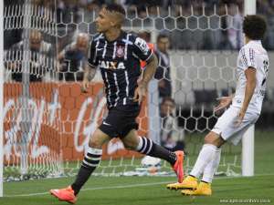 Pedido milionário pode tirar Guerrero do Corinthians em 2015