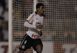 Corinthians analisa reforços e 'sonha' com Paulinho