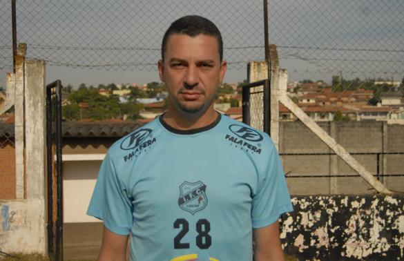 Piá é o mais novo técnico em atividade no futebol paulista. Ele assumiu o Ecus Suzano