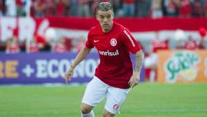 D'Alessandro treina com reservas, mas será reavaliado