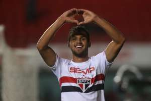 Lucão fratura o pé e não defende mais São Paulo no ano