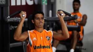 Fluminense treina com, Jean, ex-Seleção na lateral e Valencia no meio