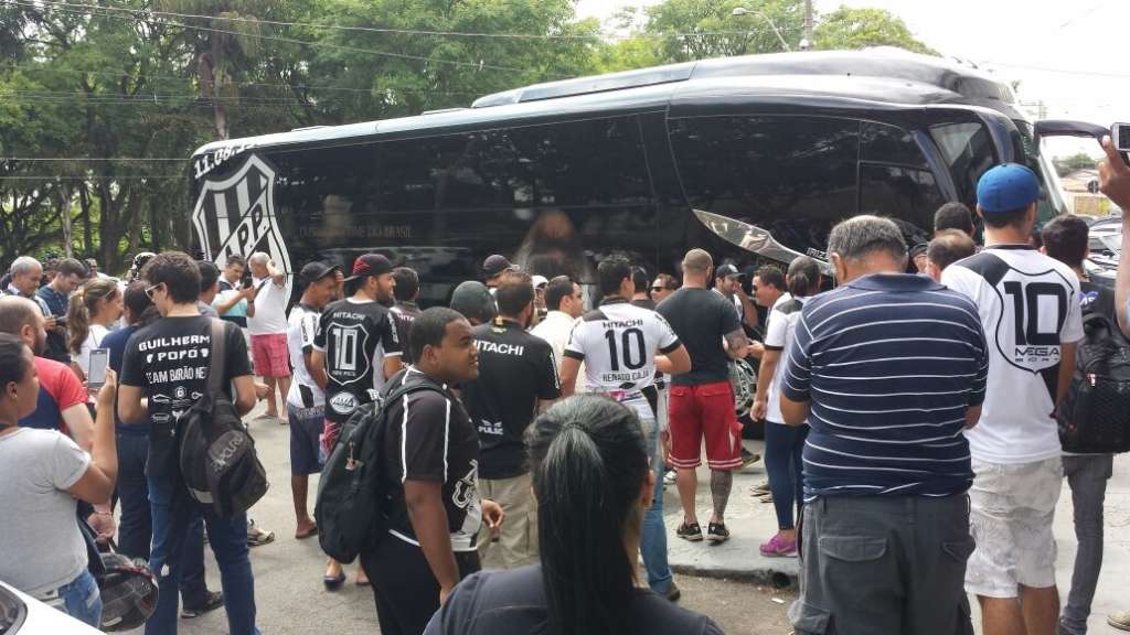 Centenas de torcedores da Ponte Preta acompanharam Gorilão em carreata a Viracopos - Nilson Zanchetta/AFI