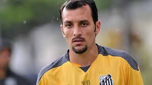 Com desfalques, Enderson repete time santista em treino