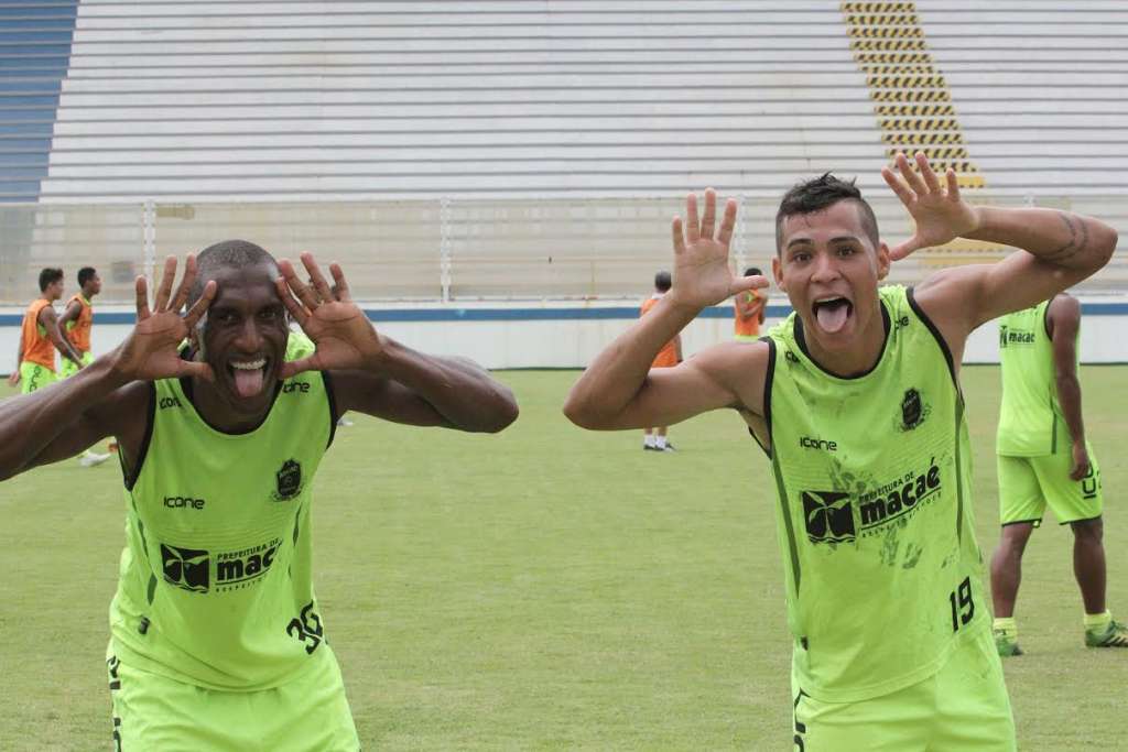 Jogadores do Macaé treinaram visando a final da Série C em clima de descontração 