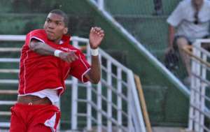 Série B: Boa Esporte consegue efeito suspensivo e Fernando Karanga enfrenta o Sampaio Corrêa