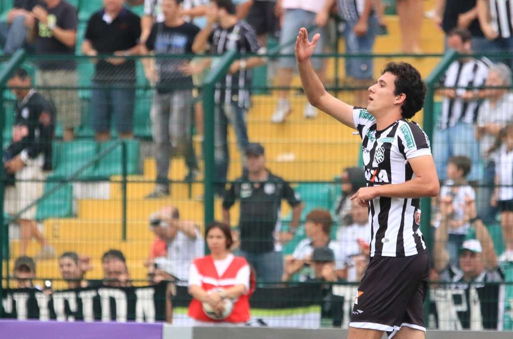 Pablo, atacante do Figueirense, é esperança de gols do time para se livrar do rebaixamento 