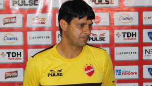 Série B: Após queda, técnico Wladimir Araújo afirma que pretende permanecer no Vila Nova