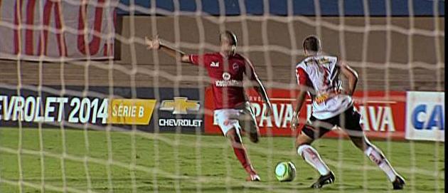 Vila Nova-GO não suportou a pressão do Oeste e acabou confirmando rebaixamento à Série C