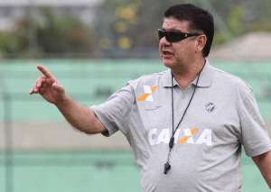 Série B: Vasco faz confronto direto para se aproximar do acesso