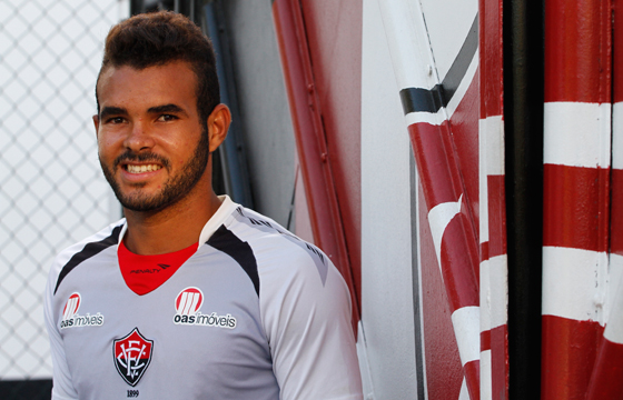 José Welison ganha nova chance no time titular do Vitória 