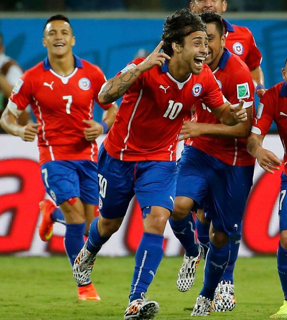 Valdivia brilha com o Chile e desfalca Palmeiras