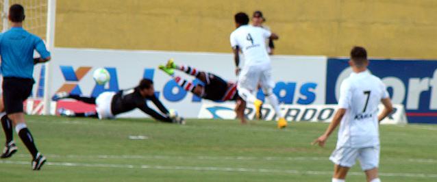 Santa Cruz saiu na frente do Bragantino num lance esquecido ainda aos quatro minutos