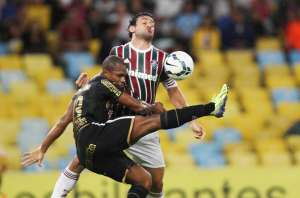 BRASILEIRO CHEVROLET: Cruzeiro vence o Santos e fica mais perto do título, enquanto o Corinthians continua fora do G4