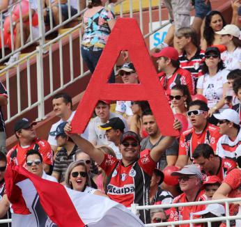 Torcida do Joinville festeja vitória sobre a Ponte Preta, liderança isolada e a vaga na Série A em 2015