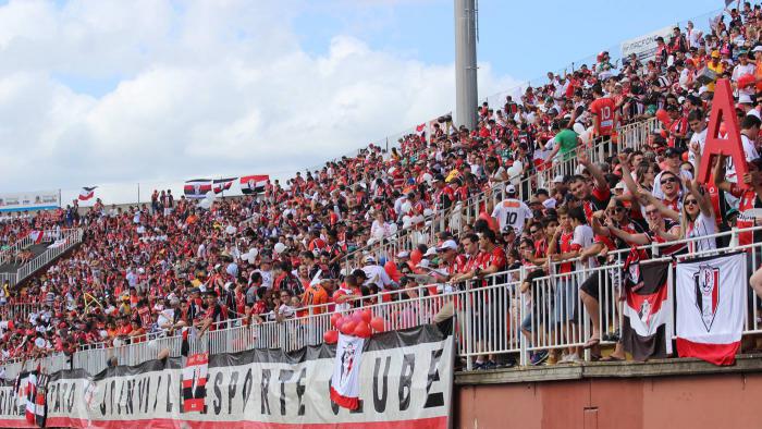 Joinville conta com apoio de sua torcida para buscar o título da Série B após a vitória sobre a Ponte Preta, por 3 a 1
