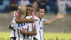 Mano Menezes evita falar de saída do Corinthians e elogia garotos do time