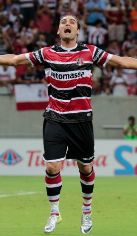 Léo Gamalho está de volta ao Santa Cruz contra o Sampaio Corrêa