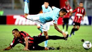 Palmeiras tenta a contratação de Suélinton, lateral-direito destaque do Atlético-PR