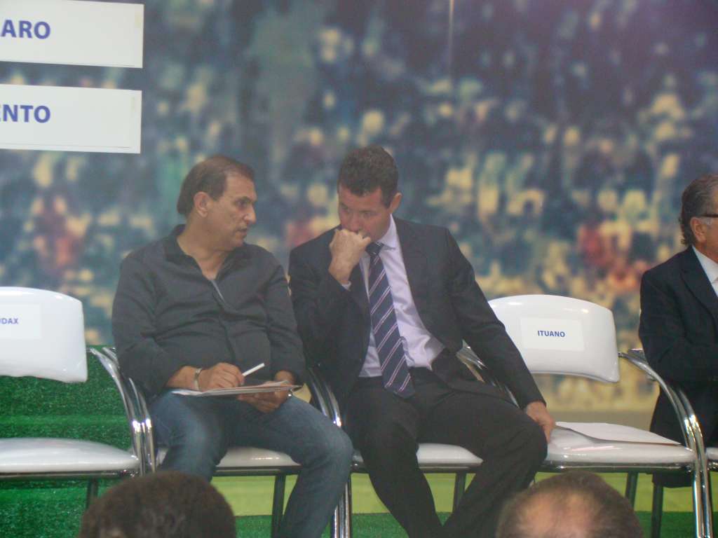 Marco Chedid (à esq.), presidente do Bragantino, fez uma proposta que ajudaria o Interior
