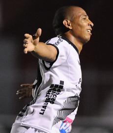 Rafael Costa marcou dois e já tem 10 gols pela Ponte Preta - Foto: Rodrigo Villalba - AFI Rafael Costa marcou dois e já tem 10 gols pela Ponte Preta - Foto: Rodrigo Villalba - AFI