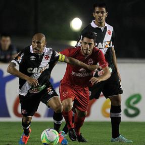 Guiñazu: o maior ladrão de bola do Vasco que está com dois pé na Série A