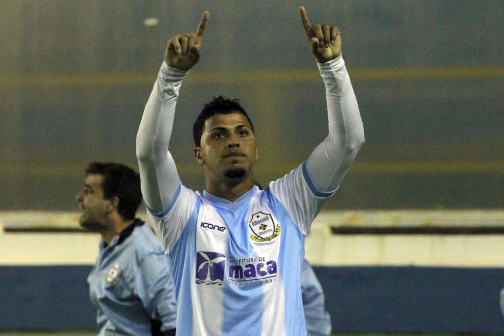 Romário não faz mais parte do elenco do Macaé