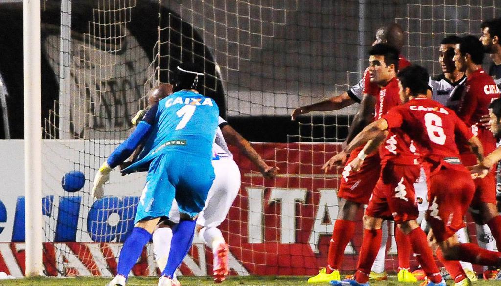 Puxão de Alexandro em Andrey registrado pelas câmeras - Rodrigo Villalba/AFI