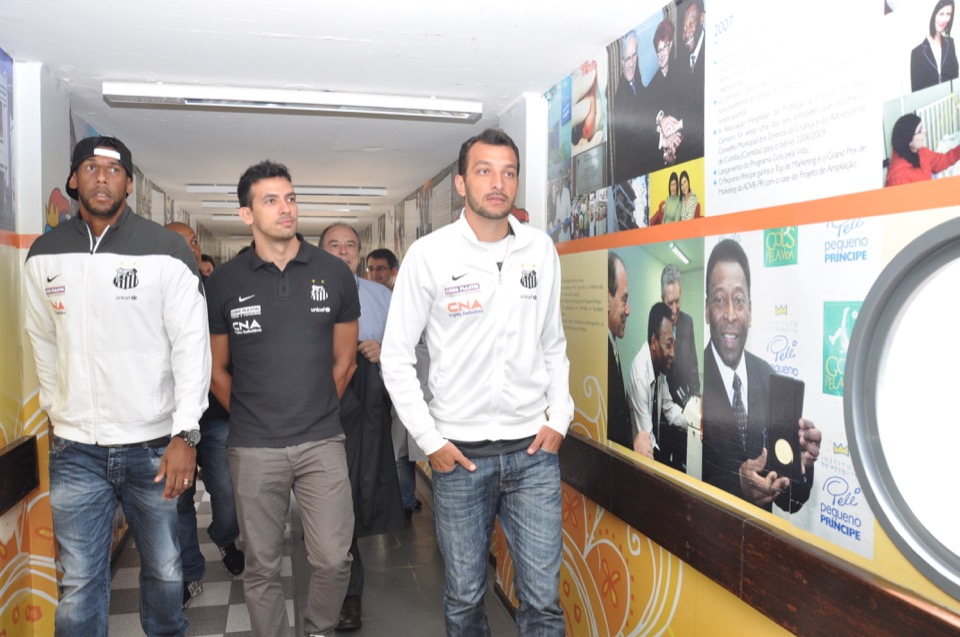 Aranha, Edu Dracena e o dirigente Zinho visitam Hospital Pequeno Príncipe 