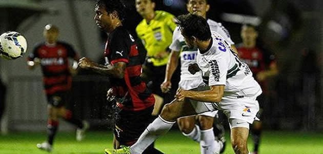A partida entre Vitória e Coritiba foi muito disputada, mas com um futebol fraco