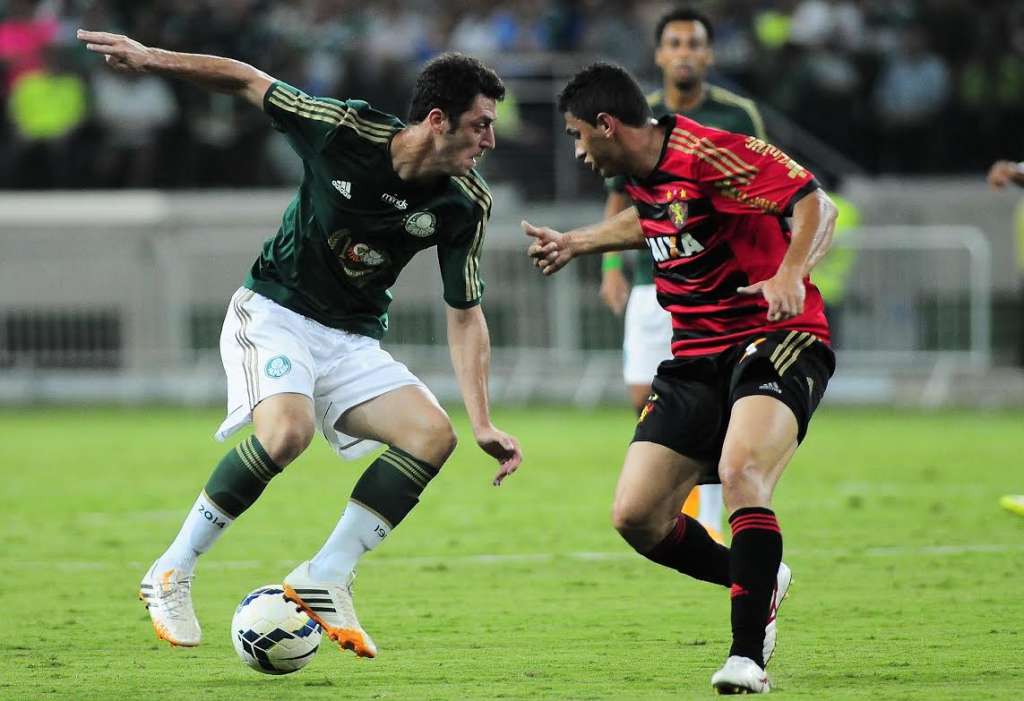 Felipe Menezes foi um dos jogadores mais criticados pelos torcedores na derrota vexatória do Palmeiras (Foto: Rodrigo Villalba - AFI)