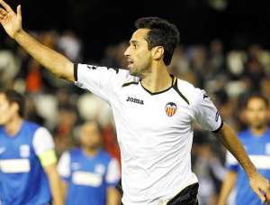 DC Comics processa Valencia por usar suposto símbolo do Batman em logo