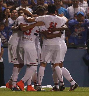 São Paulo não jogou bem, mas derrota por 1 a 0 dá esperança de garantir a vaga em casa na volta da semifinal